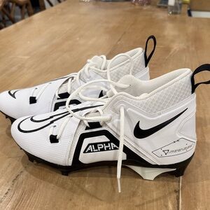 Nike Alpha Men’s White and Black Football Cleats. BRAND NEW NEVER WORN